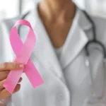 Avance silencioso del cáncer colorrectal en el país explicado por médico durante evaluación clínica